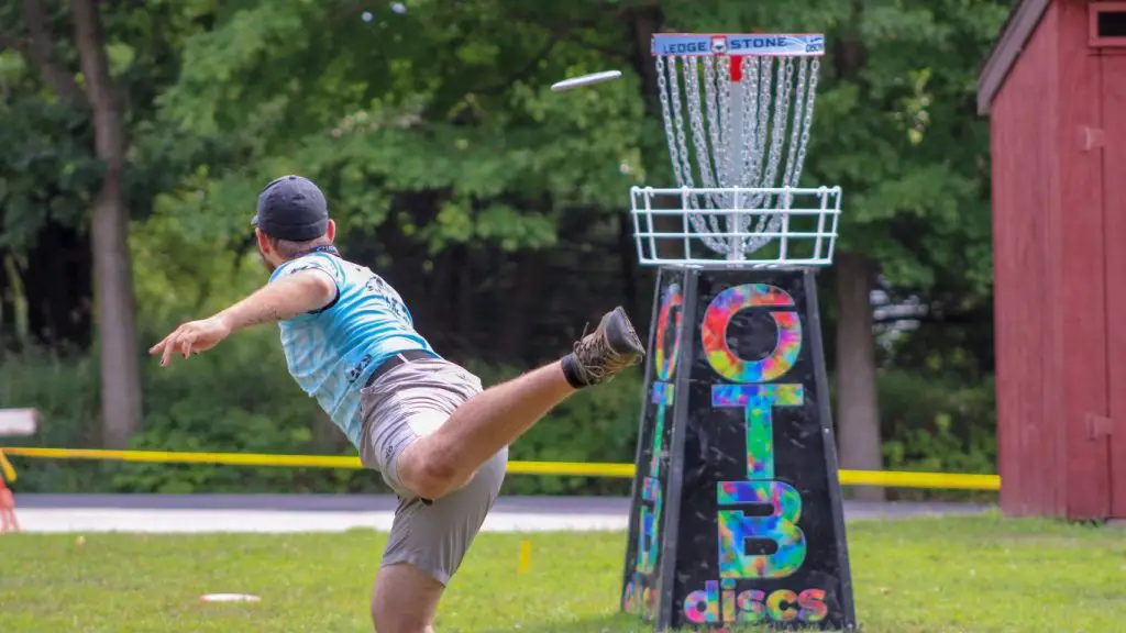 A man playing Frisbee Golf 